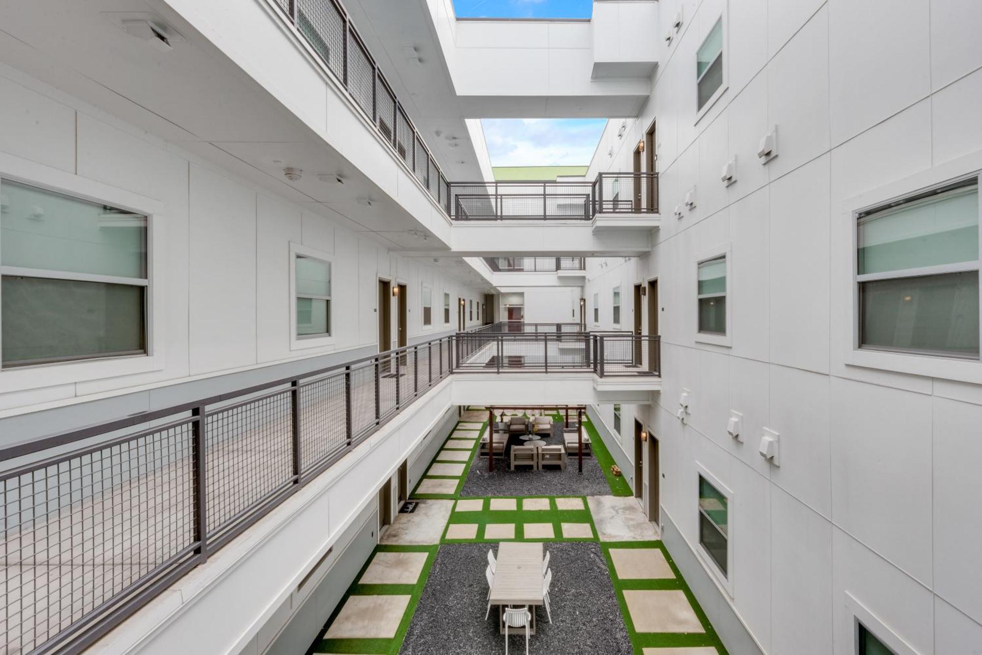 Snazzy Loft Style 2Br I Gym I Parking I Workspace Dallas Buitenkant foto